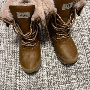 UGG  Boots with Cozy Lining